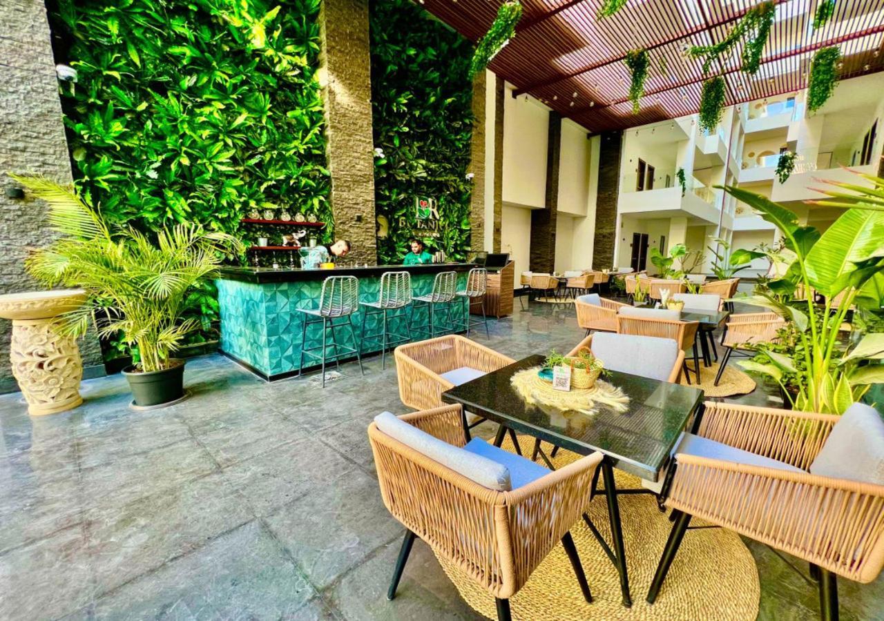 Sanctuary Sunlit Hurghada Haven With 4 Pools, Rooftop Sunsets & Gourmet Bites Steps Away Екстер'єр фото