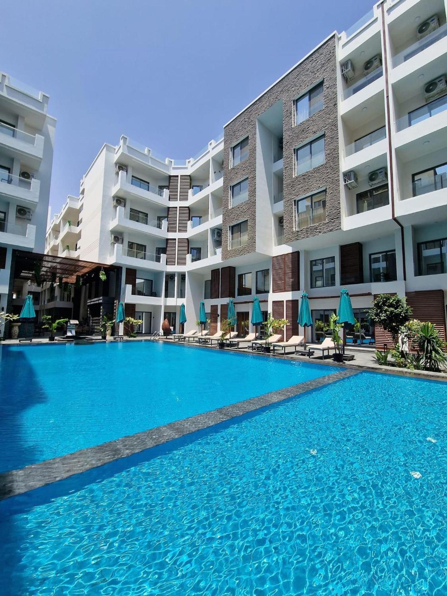 Sanctuary Sunlit Hurghada Haven With 4 Pools, Rooftop Sunsets & Gourmet Bites Steps Away Екстер'єр фото
